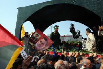 Ceremonia fúnebre en Mashhad por el general Nilforushan