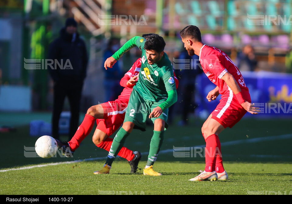 دیدار تیم‌های فوتبال ذوب‌آهن و پرسپولیس