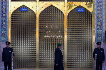 Servants change dome flag at Imam Reza (AS) shrine