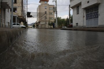 بارندگی وآب گرفتگی در خیابان های سمنان