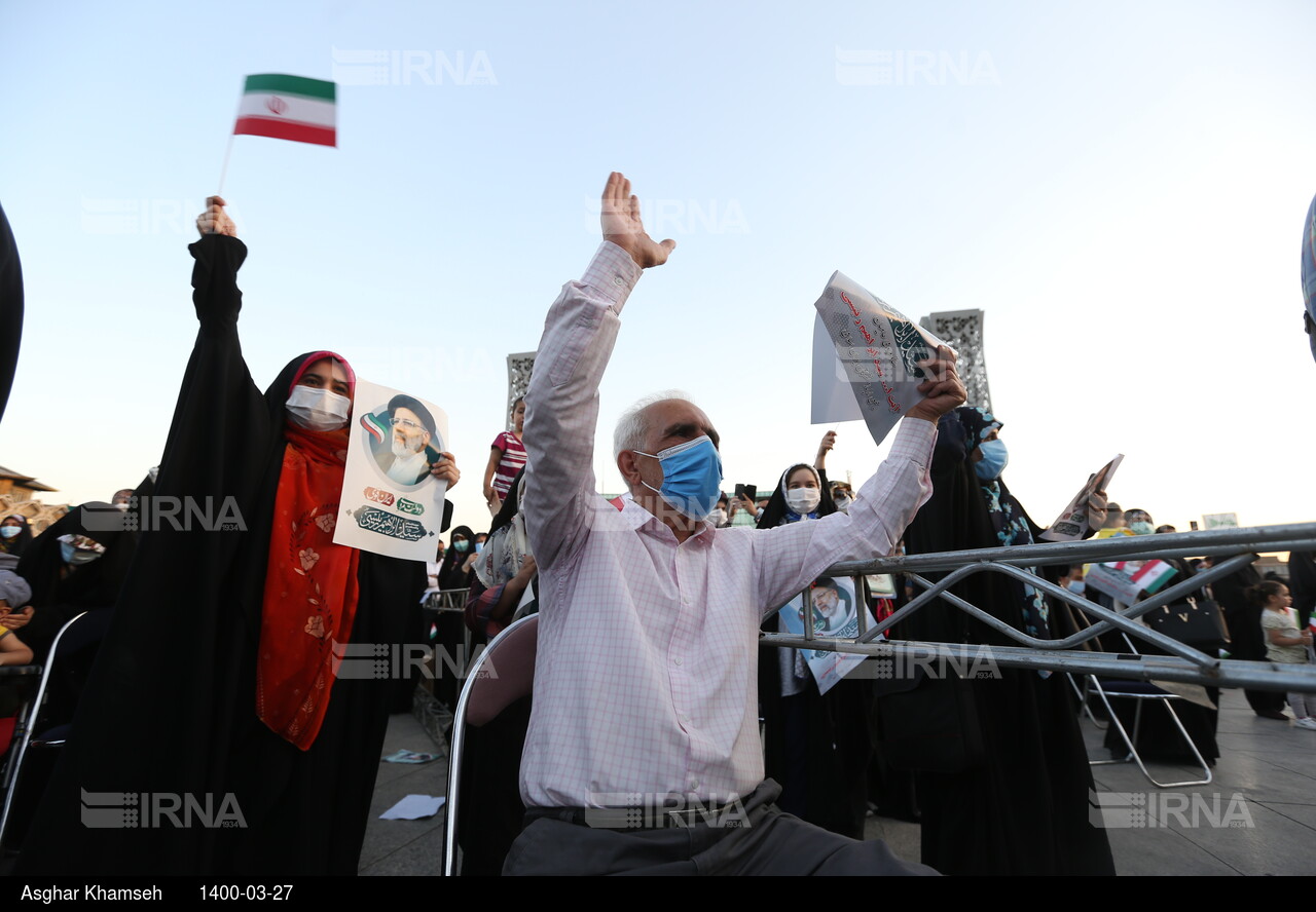 جشن تهرانی‌ها برای رییس جمهور منتخب