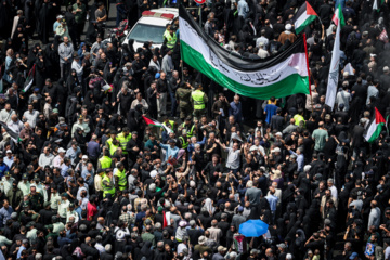 Multitudinario funeral del mártir Haniya en Teherán