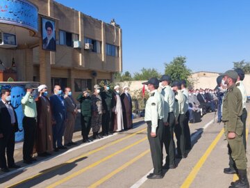 صبحگاه مشترک نیروهای نظامی و انتظامی شهرستان ملایر