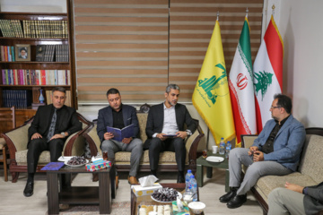 Une cérémonie de condoléances pour la mort en martyr de Sayed Hassan Nasrallah (Que sa demeure soit au Paradis) a eu lieu dimanche (29 septembre 2024) au bureau du mouvement de la Résistance libanais, Hezbollah, à Téhéran. (Photo : Mohsen Van’ai)