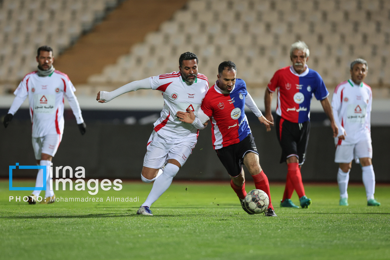 دیدار تیم‌های «منتخب ۹۸» و «پیشکسوتان سرخابی‌ها»