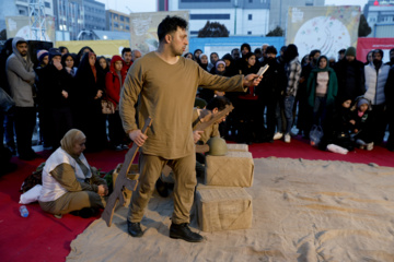 Spectacles de rue du Festival de Théâtre Fajr 2025 - Jour 6