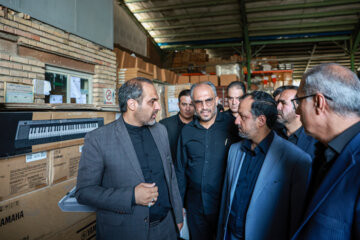 بازدید وزیر اقتصاد از انبار اموال تملیکی استان تهران