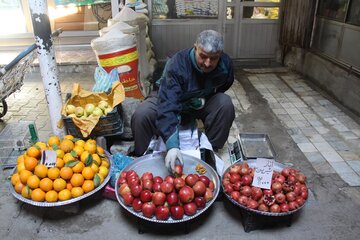 بازار شهر مهاباد در آستانه شب چله