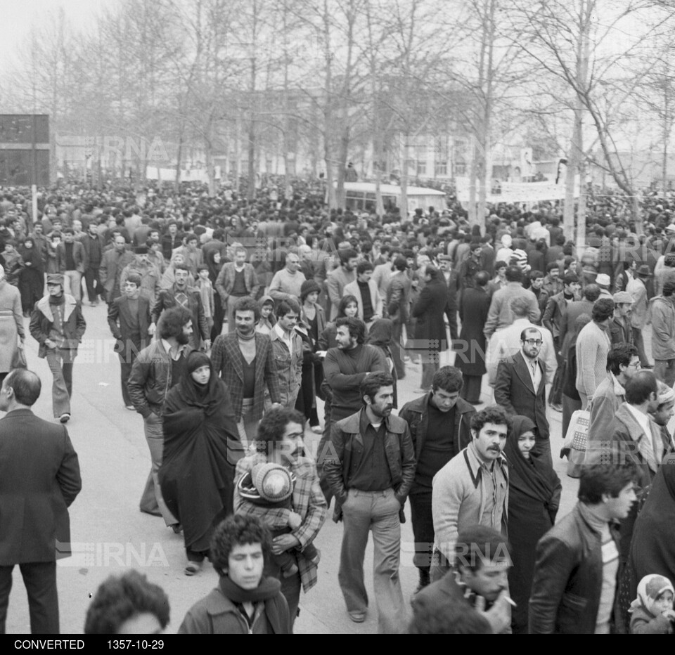 مروری بر روزهای انقلاب - راهپیمایی مردم در روز اربعین 29 دی 1357