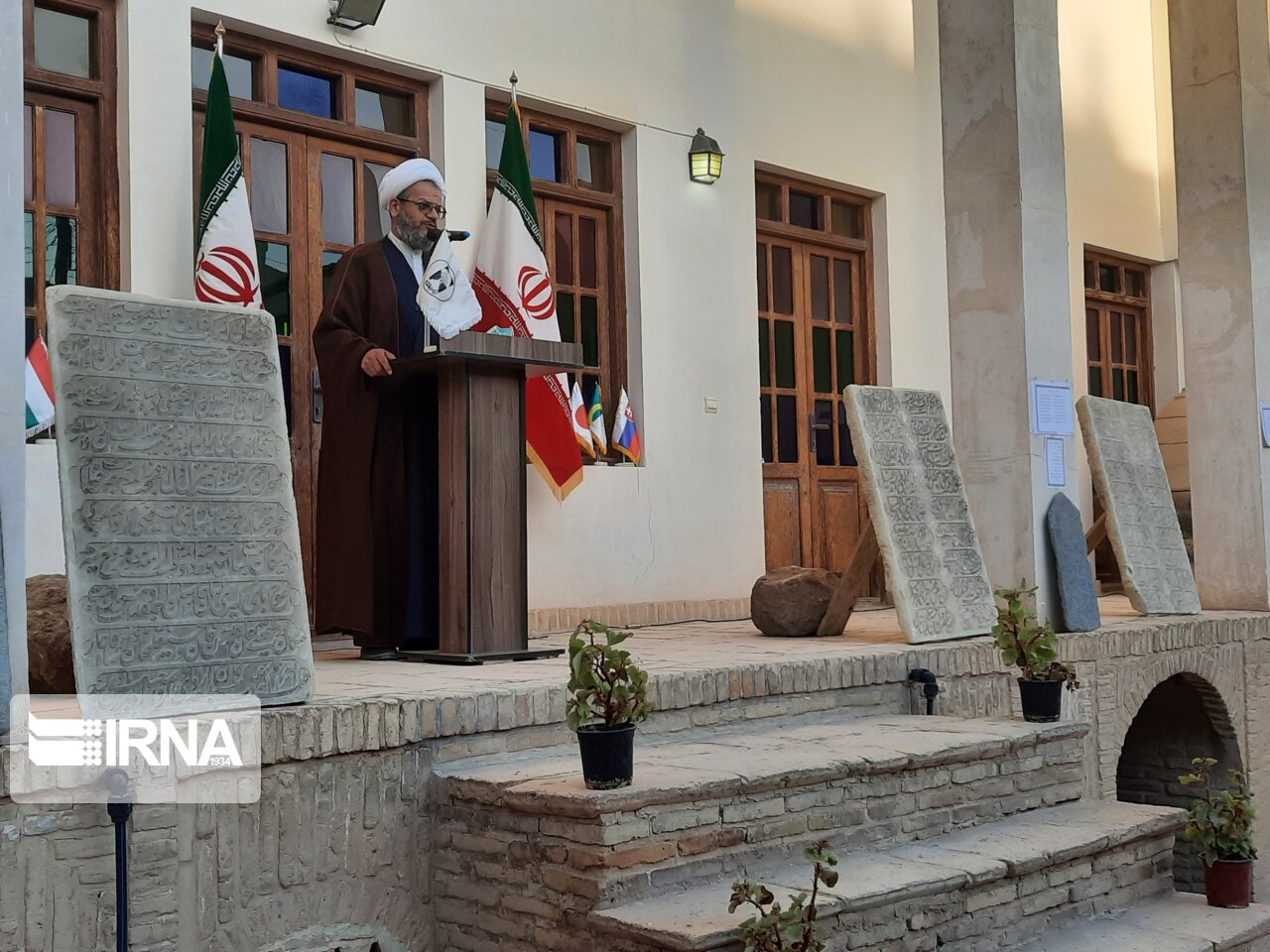 امام جمعه دامغان: توجه به تاریخ گذشتگان روشنگر آینده است