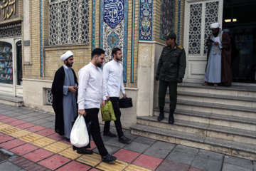 Iran : cérémonies de remise des turbans aux étudiants de l'école de théologie de Qom 