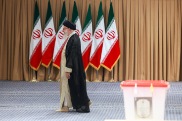 Supreme Leader casts his vote in Iran’s runoff presidential election