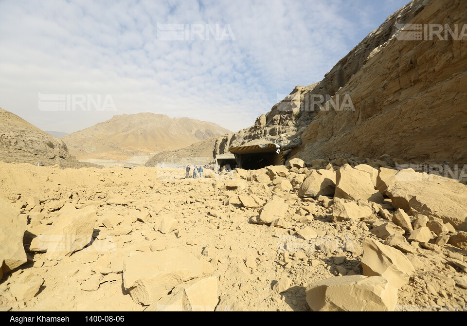 انفجار صخره ۵۰۰۰ تُنی در آزادراه تهران-شمال