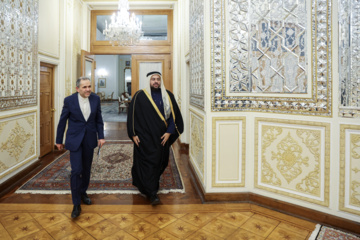 Rencontre entre le ministre conseiller aux A.E. du Qatar, Mohammed bin Abdulaziz Al-Khulaifi, avec le Chef de la diplomatie iranienne, Abbas Araghchi, le mercredi 8 janvier 2025 à Téhéran