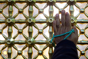 L'ambiance du sanctuaire de l'Imam Reza (P) à la veille de l’anniversaire de la bienheureuse naissance du très vénéré Imam Ali (P)