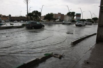 بارندگی وآب گرفتگی در خیابان های سمنان