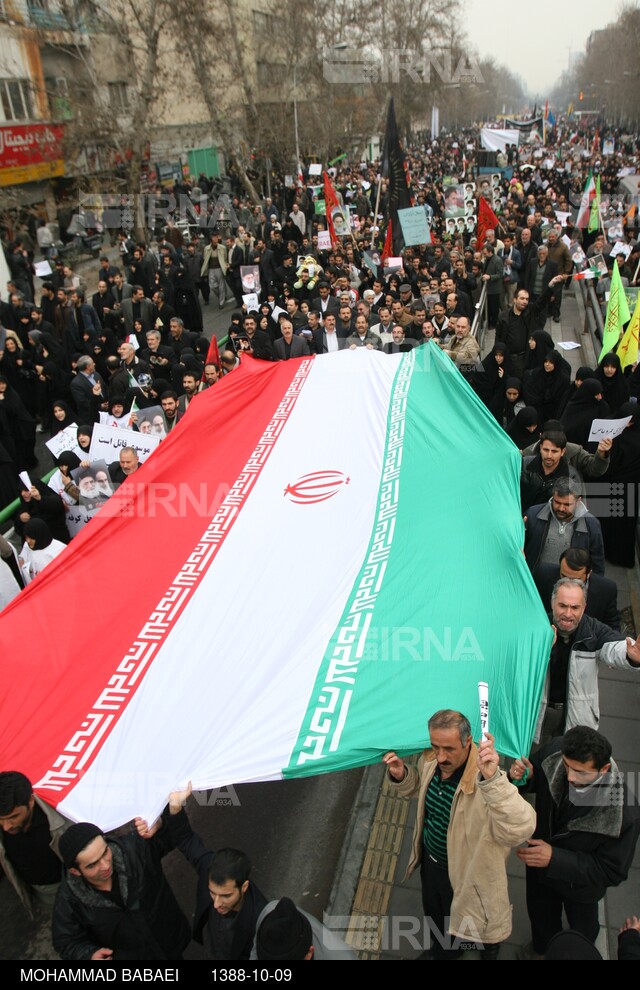 راهپیمایی مردم تهران در اعتراض به هتک حرمت روز عاشورا