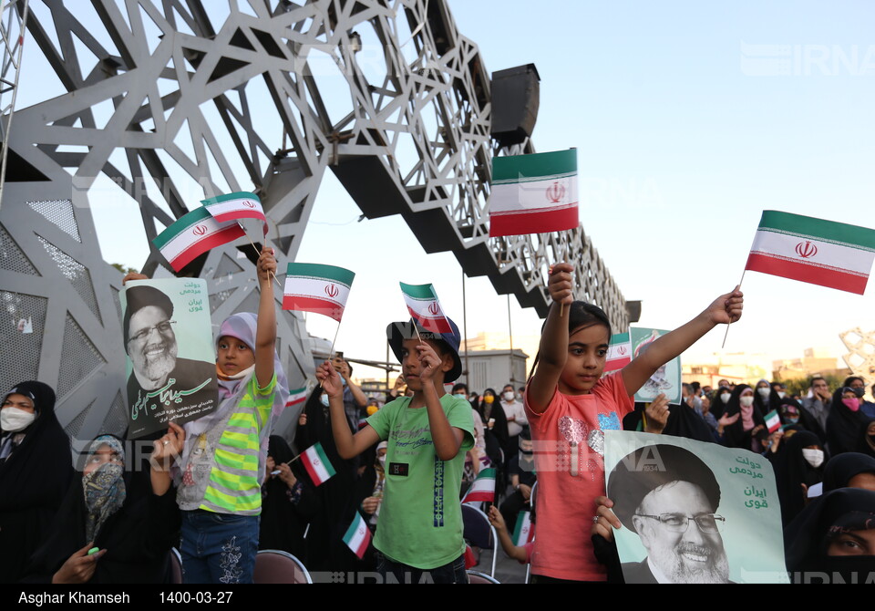 جشن تهرانی‌ها برای رییس جمهور منتخب