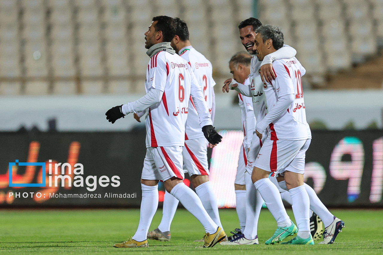 دیدار تیم‌های «منتخب ۹۸» و «پیشکسوتان سرخابی‌ها»