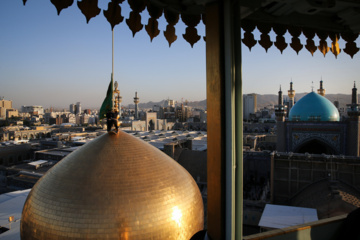 Servants change dome flag at Imam Reza (AS) shrine