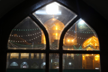 L'ambiance du sanctuaire de l'Imam Reza (P) à la veille de l’anniversaire de la bienheureuse naissance du très vénéré Imam Ali (P)