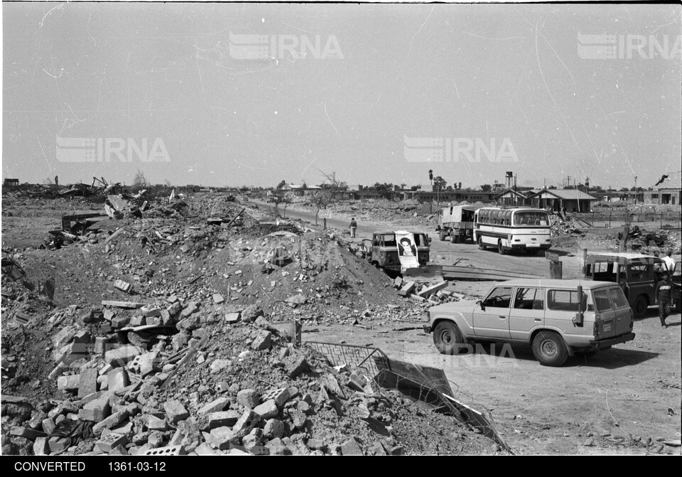 بازدید خبرنگاران خارجی از خرمشهر و هویزه - جبهه های جنوب - عملیات بیت المقدس