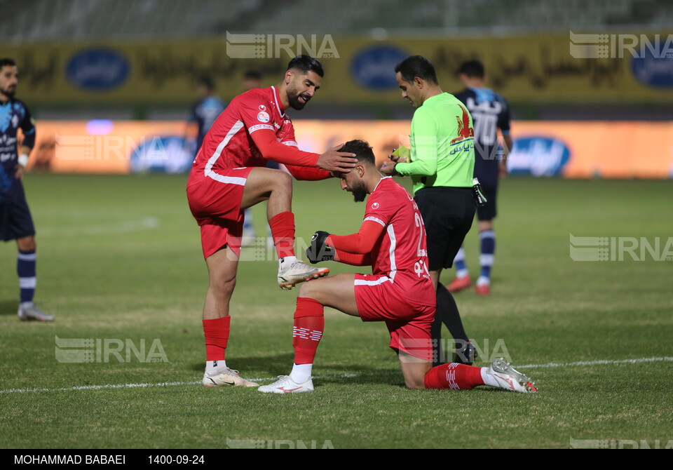 دیدار تیم های فوتبال پرسپولیس و پیکان