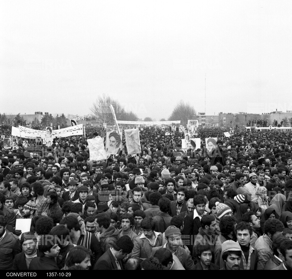 مروری بر روزهای انقلاب - راهپیمایی مردم در روز اربعین 29 دی 1357