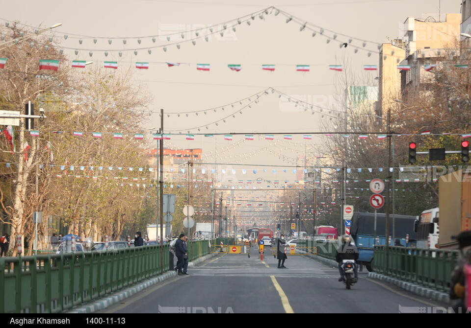 آذین بندی مسیر اصلی راهپیمایی ۲۲ بهمن در تهران