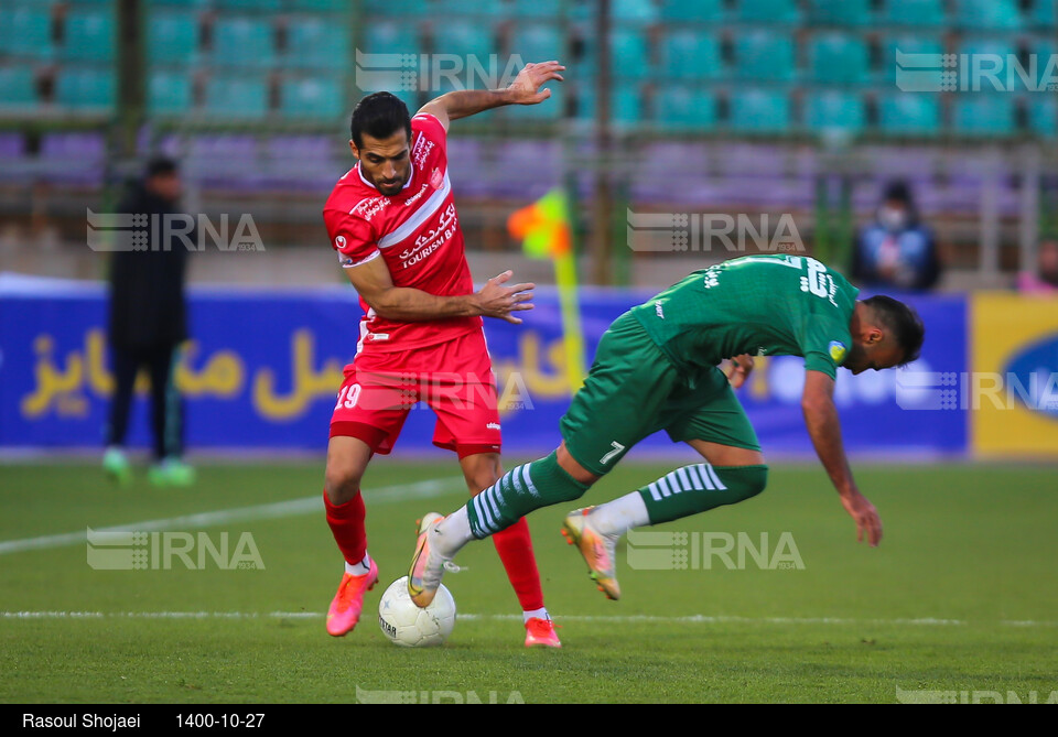 دیدار تیم‌های فوتبال ذوب‌آهن و پرسپولیس