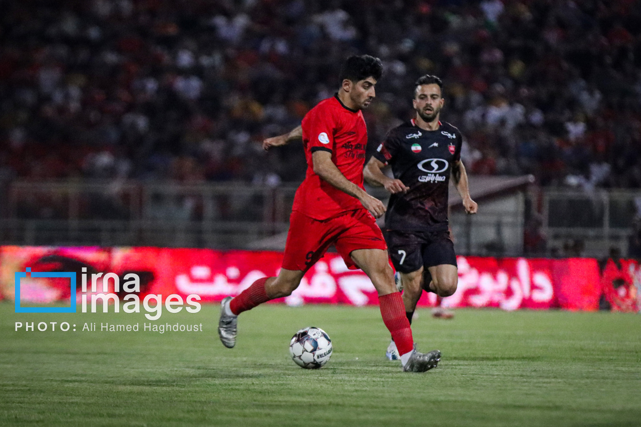 لیگ برتر فوتبال- تراکتور و پرسپولیس