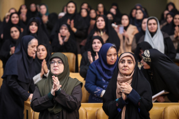 La cérémonie de célébration de la dignité de la femme a eu lieu le dimanche 22 décembre 2024 en présence de Massoud Pezeshkian, le président de la République islamique d'Iran, dans la Salle des Réunions des Dirigeants, à Téhéran.
