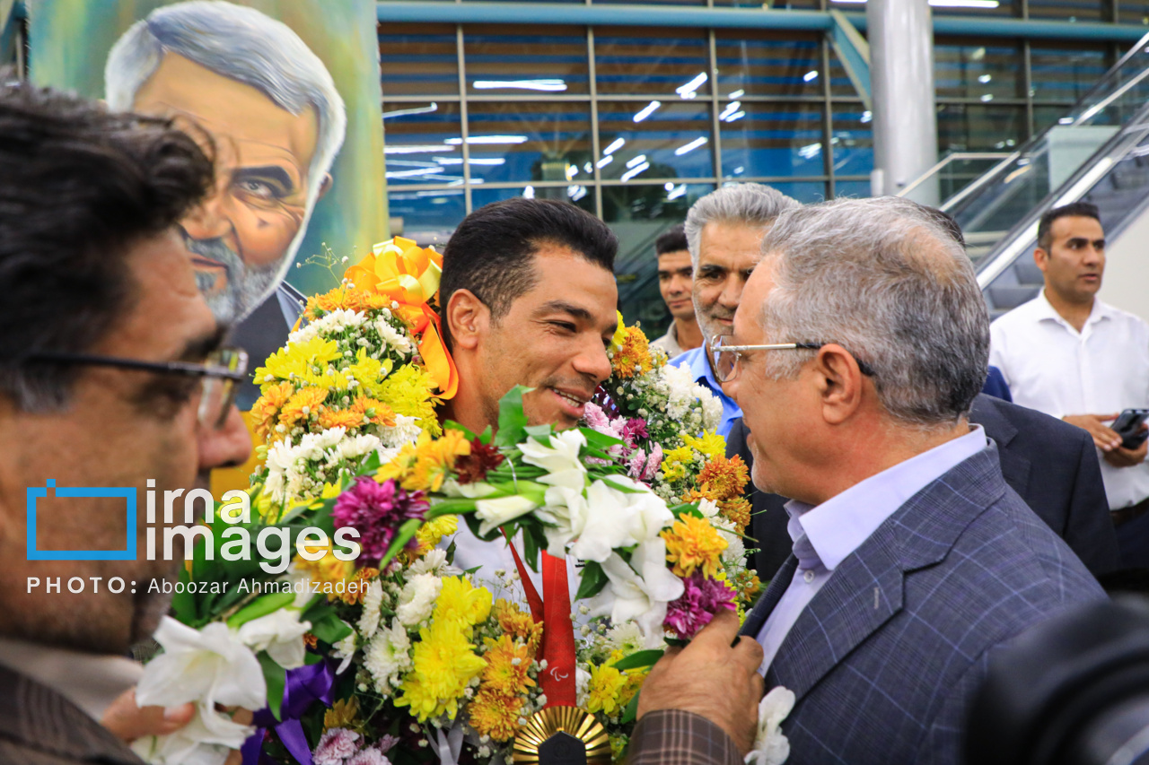 استقبال از «سعید افروز» دارنده مدال طلای رشته پرتاب نیزه در پارالمپیک