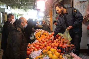 بازار شهر مهاباد در آستانه شب چله