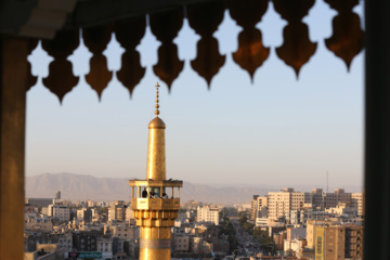 Servants change dome flag at Imam Reza (AS) shrine