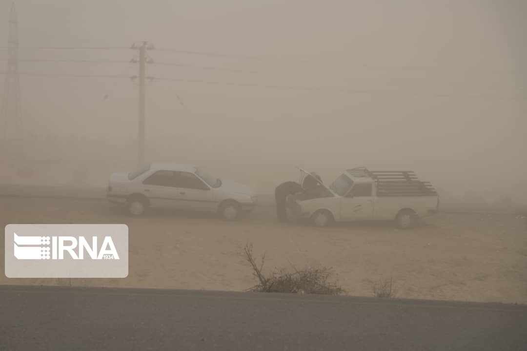 سرعت توفان در  شهر اشکذر به ۷۲ کیلومتر بر ساعت رسید