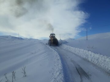 برفروبی محورهای سختگذر روستایی تکاب