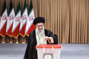 شرکت رهبر انقلاب در مرحله دوم انتخابات چهاردهمین دوره ریاست جمهوری