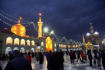 L'ambiance du sanctuaire de l'Imam Reza (P) à la veille de l’anniversaire de la bienheureuse naissance du très vénéré Imam Ali (P)