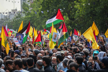 Multitudinario funeral del mártir Haniya en Teherán