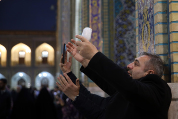 L'ambiance du sanctuaire de l'Imam Reza (P) à la veille de l’anniversaire de la bienheureuse naissance du très vénéré Imam Ali (P)