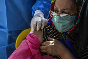 ۲۱۹ نفر از سالمندان و کارکنان بهزیستی کردستان مقابل کرونا واکسینه شدند