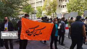 Students demonstrate outside Lebanese Embassy in Tehran