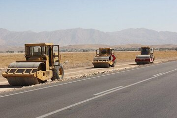 ۵۲ کیلومتر از محور میاندوآب- میانه چهاربانده می‌شود