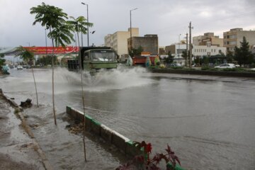 بارندگی وآب گرفتگی در خیابان های سمنان