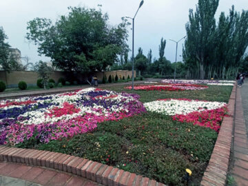 باغ گلها همدان