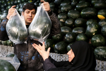 Compras para la noche de Yalda en Teherán