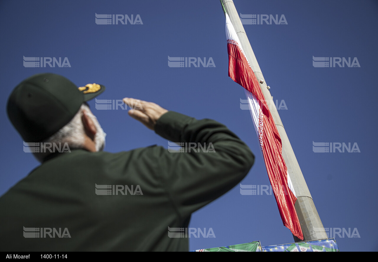 برافراشتن پرچم جمهوری اسلامی ایران به مناسبت دهه فجر در اهواز