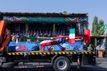 Le défilé des forces armées iraniennes à l’occasion de la Semaine sacrée de la défense