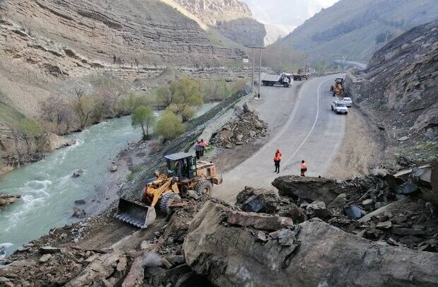 راه ارتباطی 6 روستای معمولان پلدختر بسته است